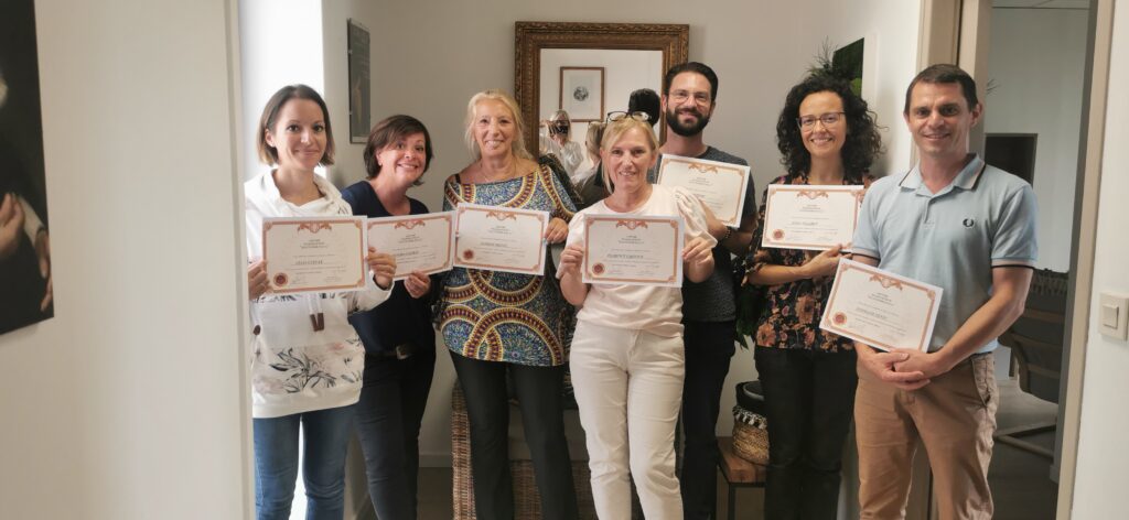 Est-il obligatoire de suivre une formation certifiante en hypnose pour exercer ?