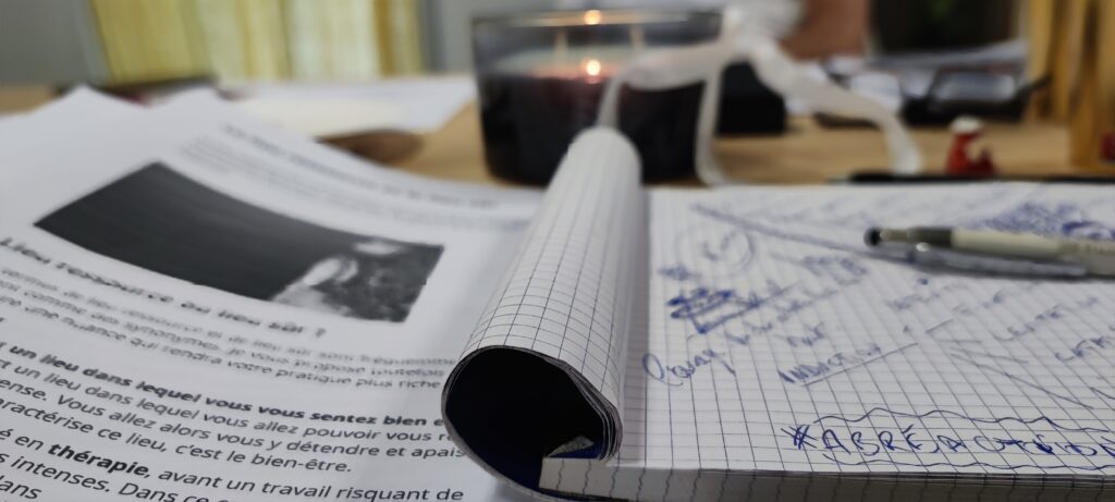 Praticien, maître-praticien, hypnothérapeute : à quoi correspond chaque niveau de notre formation à l&rsquo;hypnose à Avignon